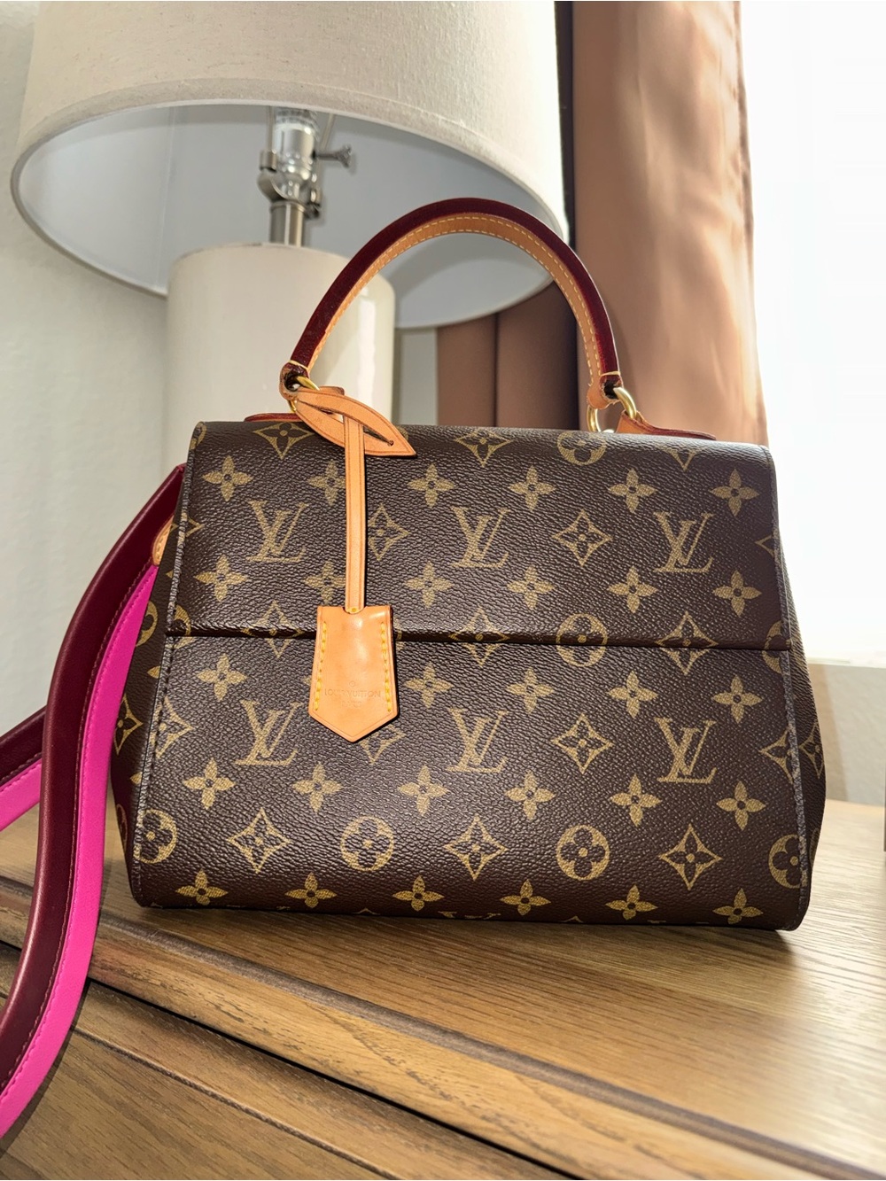 Louis Vuitton Cluny - Picture 6 of 14